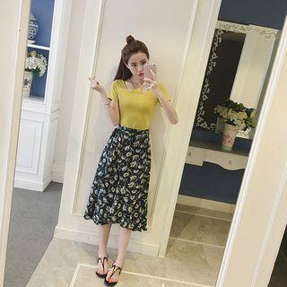 Set: Short-sleeve T-shirt + Floral Print A-line Midi Skirt