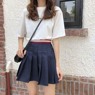 Short Sleeve Printed Tee / Pleated A-line Skirt