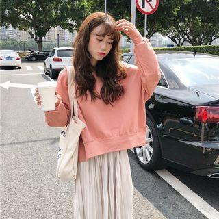 Cropped Sweatshirt / Midi Skirt
