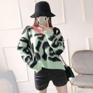Contrast-trim Leopard Print Knit Top