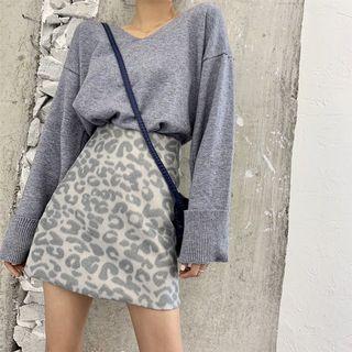 Plain V-neck Long-sleeve Loose-fit Knit Top / Leopard High-waist Skirt