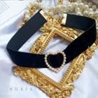 Heart Faux Pearl Velvet Choker 1 Pc - Black - One Size