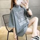 Lettering Mock-turtleneck 3/4-sleeve T-shirt