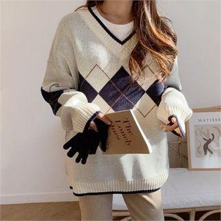 V-neck Contrast-trim Argyle Sweater