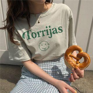 Short-sleeve Print T-shirt / Gingham Midi Straight Fit Skirt