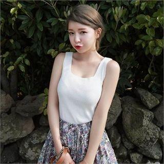 Square-neck Sleeveless Colored Knit Top