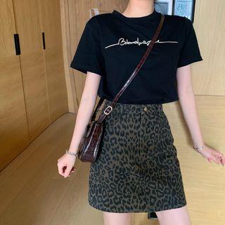 Short-sleeve Lettering T-shirt / Animal Printed Skirt