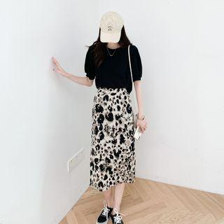 Round-neck Plain Top / High-waist Printed Leopard A-line Skirt