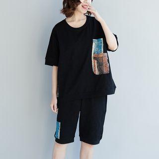 Set: Printed Elbow Sleeve T-shirt + Cropped Pants