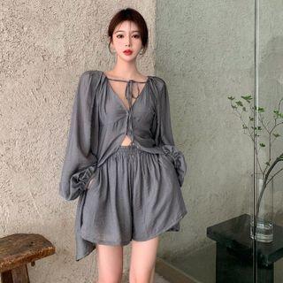 Details V-neck Light Shirt / Wide-leg High-waist Shorts