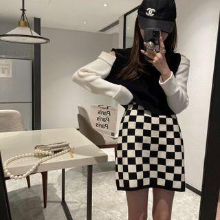 Two-tone Panel Cold-shoulder Knit Crop Top Black & White - One Size