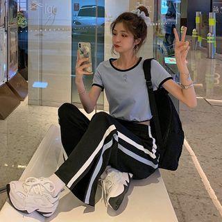 Short-sleeve Flower Print Cropped T-shirt / Striped Sweatpants