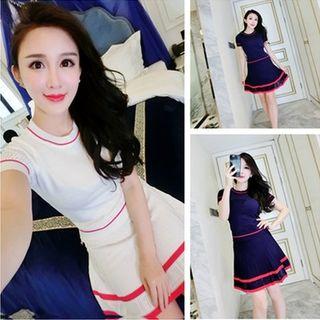 Set: Contrast Trim Short-sleeve Knit Top + A-line Skirt