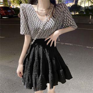 Lettering Short-sleeve T-shirt / Crinkled Mini A-line Skirt