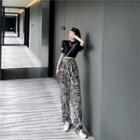 Short-sleeve T-shirt / Patterned Straight Fit Pants