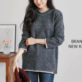 Button-side Contrast-trim Sweater