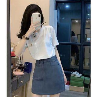 Short-sleeve Crew Neck T-shirt / Mini Pencil Skirt / Set