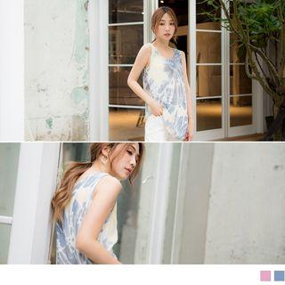 Printed Round Neck Sleeveless Chiffon Top