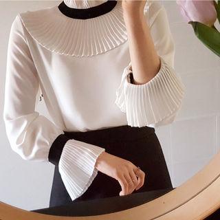 Pleated Collar Contrast-trim Top