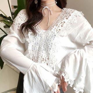 Plain V-neck Flare-sleeve Top