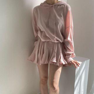 Long-sleeve Plain Hoodie / High-waist Ruffled Skirt