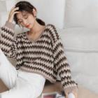 Zigzag Pattern Sweater / Long-sleeve Mock-neck Top