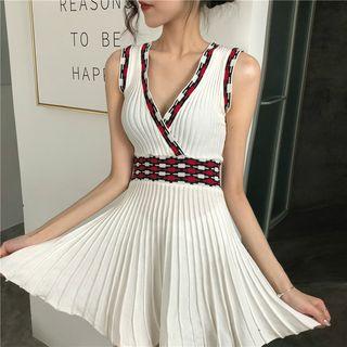 Color-block V-neck Slim-fit Sleeveless Dress