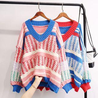 Pattern V-neck Boxy Sweater