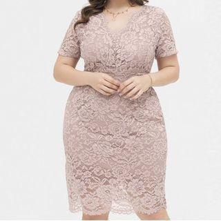 Plus Size Short-sleeve Lace Sheath Dress