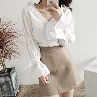 Gather-cuff Ruffle Plain Blouse