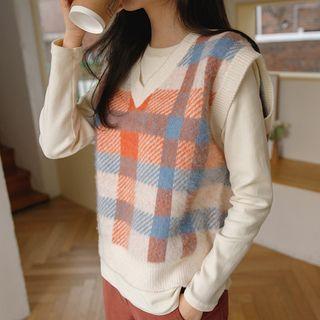V-neck Textured Plaid Vest