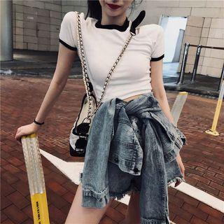 Short-sleeve Cutout Back T-shirt / Wide-leg Denim Shorts