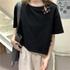 Short-sleeve Pin-detail Crop T-shirt