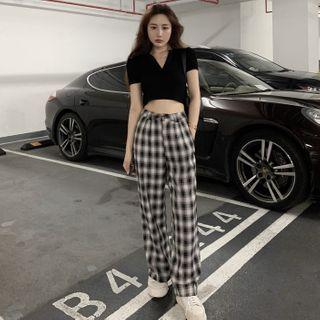 Short-sleeve V-neck Cropped Top / High-waist Plaid Pants