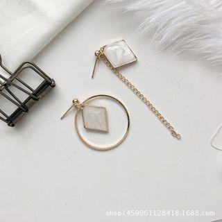Non-matching Rhombus Dangle Earring