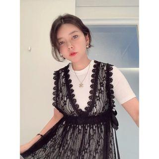 Set: Round-neck Plain T-shirt + Sleeveless Laced Dress