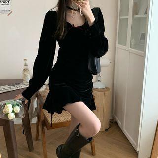 Puff-sleeve A-line Velvet Dress Black - One Size