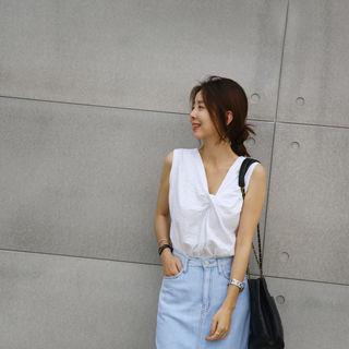 Knot-neck Sleeveless Top