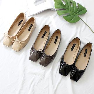 Bow-tied Patent Flats