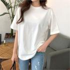 Round-neck Plain Colored T-shirt