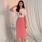 Printed Short-sleeve T-shirt / High-waist Straight-fit Skirt