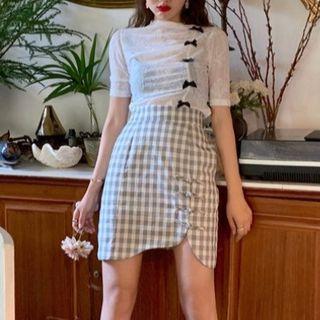 Short-sleeve Bow Accent T-shirt / Plaid Mini Skirt
