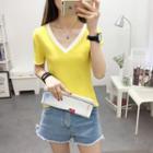 Short-sleeve Contrast V-neck Top