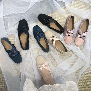 Block Heel Twist Ribbon Pumps