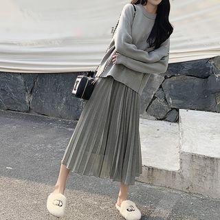 Plain Sweater / Midi A-line Pleated Skirt