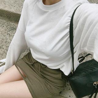 Set: Contrast-trim T-shirt + Slit-trim Mini Skort