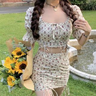 Square-neck Puff-sleeve Top / Drawstring Skirt