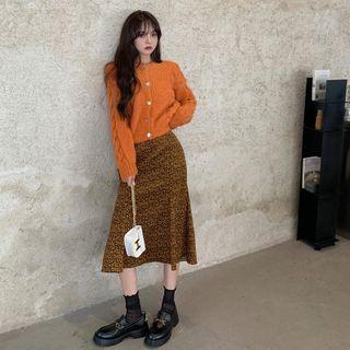 Crewneck Plain Long-sleeve Cardigan / High Waist Floral A-line Skirt