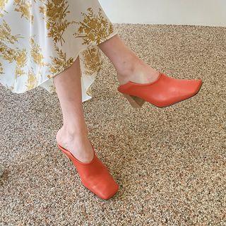 Square-toe Foldable-back Pumps