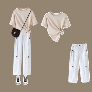 Elbow-sleeve T-shirt / Wide-leg Cargo Pants